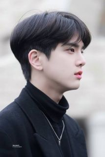 รุ่นพี่สุดหล่อกับน้องปีหนึ่ง